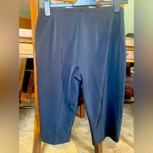 Joseph Ribkoff Capri Shorts ( knee length ) size 8